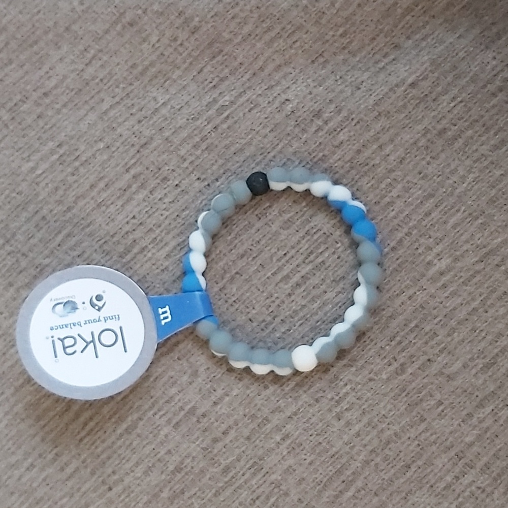Unisex size Medium oceania shark week lokai